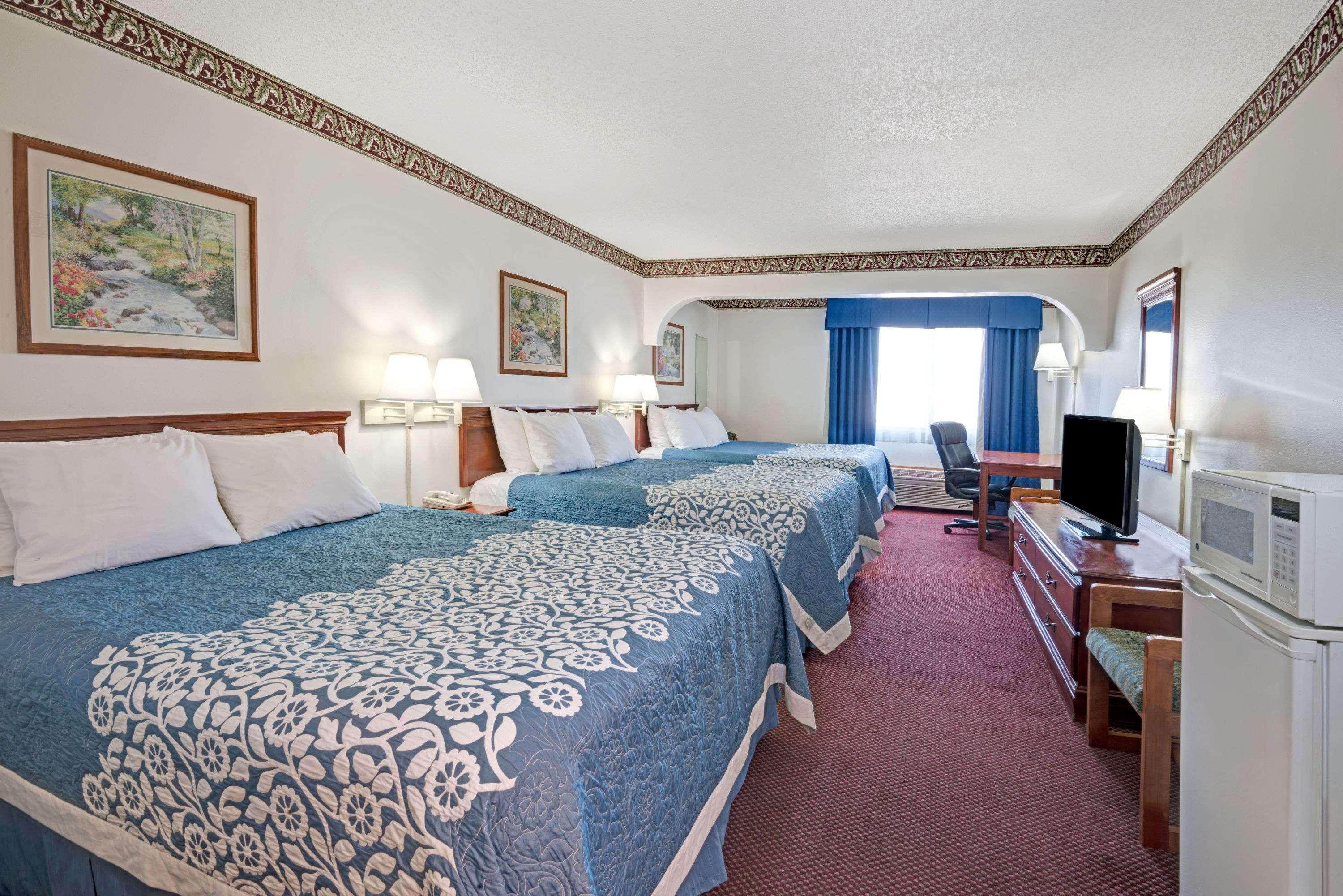 Days Inn By Wyndham Laramie Ngoại thất bức ảnh
